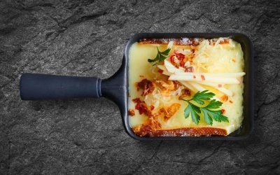 Raclette Myrttisen hapankaali-omenatäytteellä